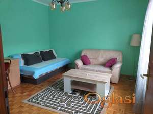 soba za izdavanje upotreba kuhinje i kupatila za 1 srednjoskolku ili studetkinju